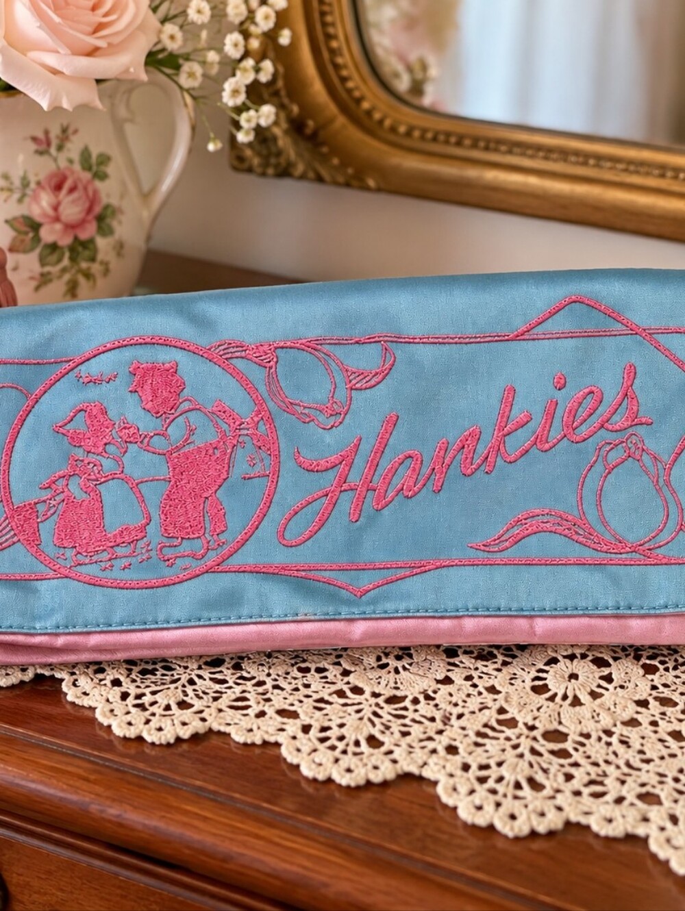 1940s 1950s Satin Hankie Holder Embroidered Hankies Pink Blue